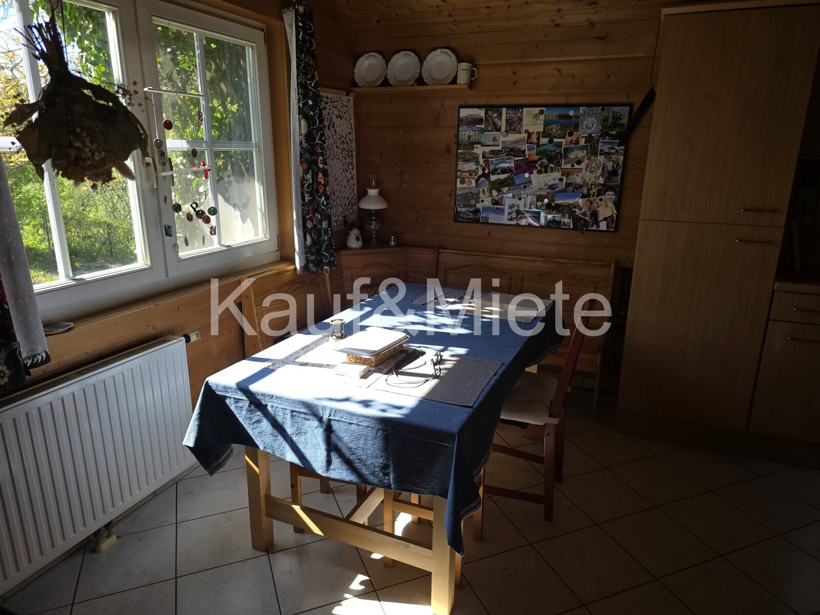 Charmantes Holzblockhaus auf großzügigem Grundstück in absoluter Ruhelage